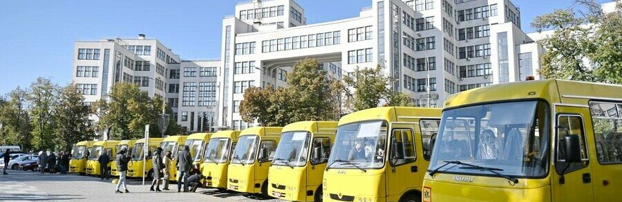 Шесть громад Харьковщины получили 12 школьных автобусов