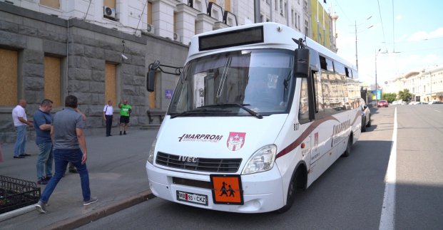 Харькову передали автобус и гуманитарную помощь из Словении
