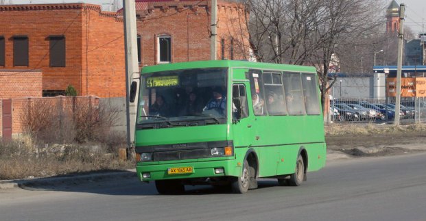 У Харкові розробили тимчасові автобусні маршрути на період відключення електроенергії